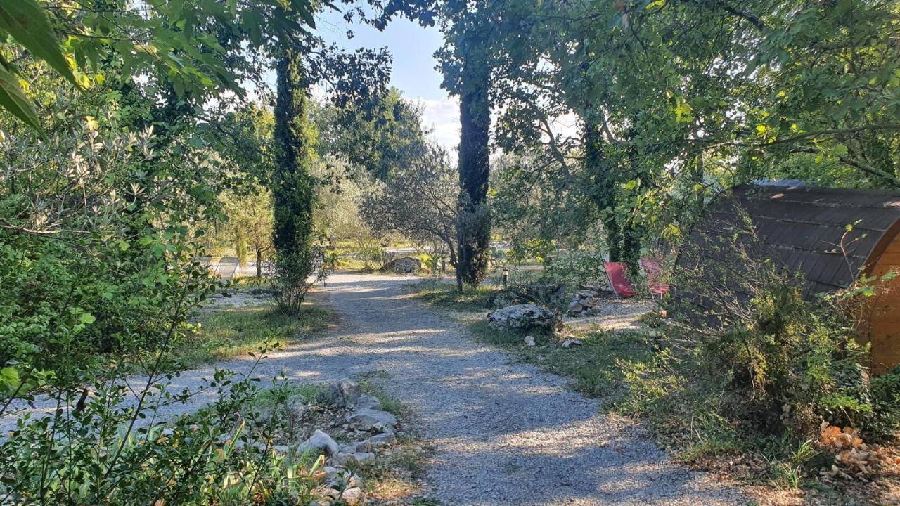 Roulottes Et Cabanes De Saint Cerice Vogue Zewnętrze zdjęcie